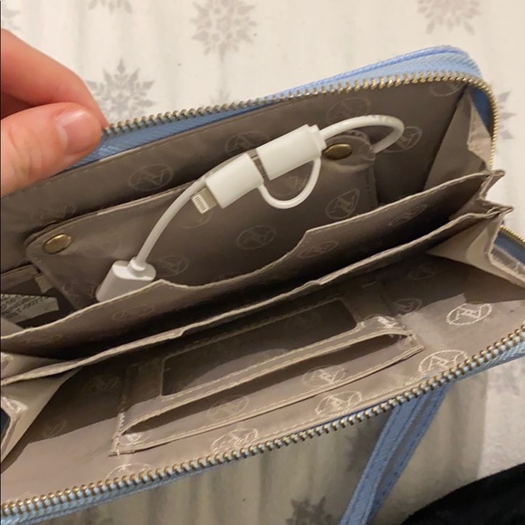 Adrienne Vittadini Wallet (with portable charger) - Picture 2 of 5